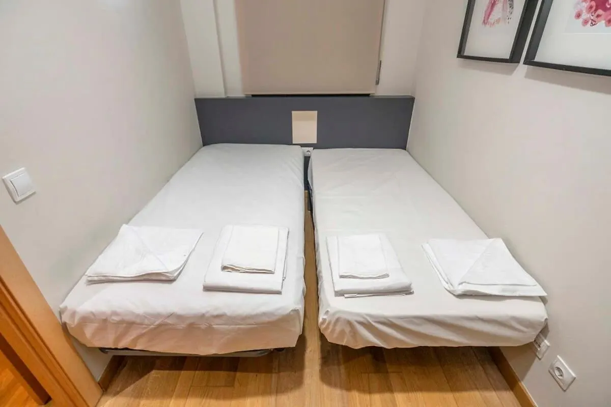 Apartment 2 Bedroom With Balcony In Eixample 1-1 Barcelona