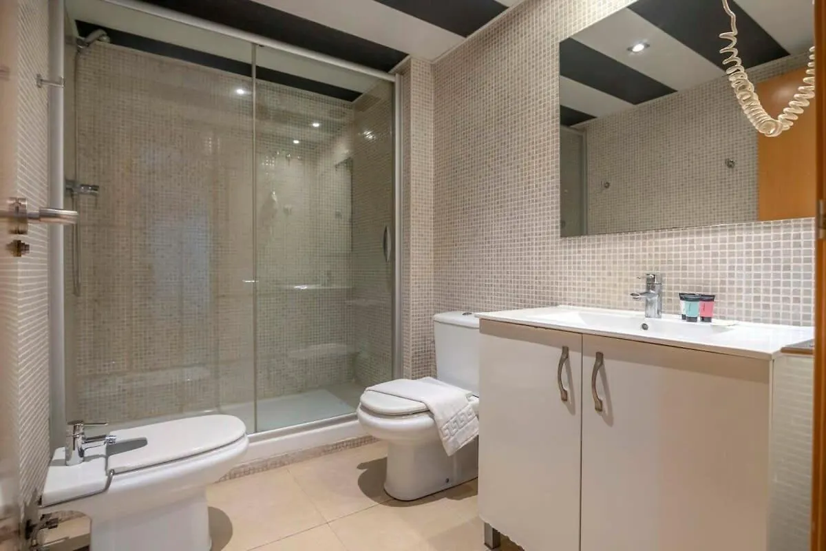 2 Bedroom With Balcony In Eixample 1-1 Barcelona